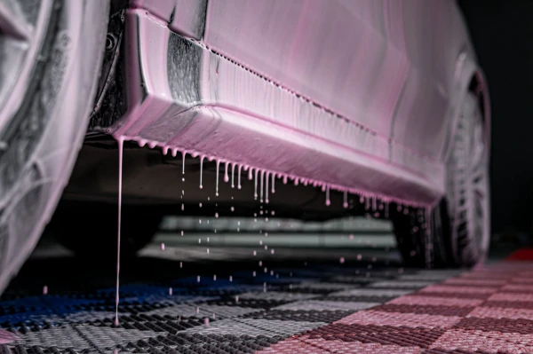 Różowa aktywna piana o zasadowym pH Pink Snow Foam - w użyciu