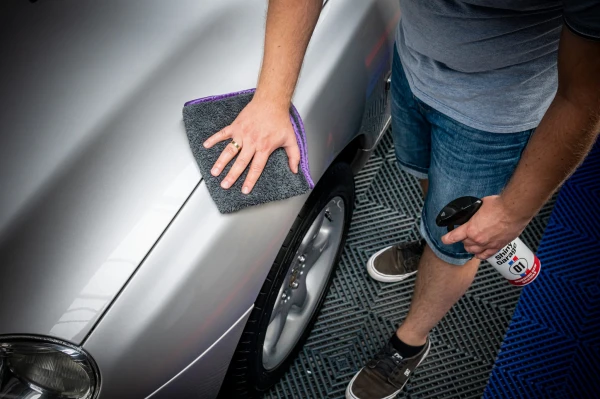 Detailer do lakieru z zawartością wosku Morning Dew QD & WAX - aplikacja