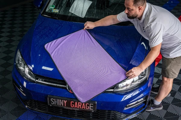 Ręcznik do osuszania detali Extreme Drying Towel - w użyciu