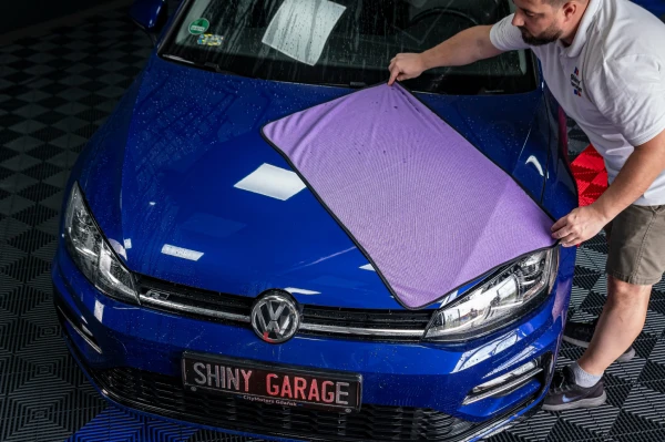 Ręcznik do osuszania detali Extreme Drying Towel - podczas pracy