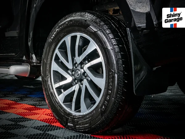Efekt końcowy po użyciu Wheel & Tire Cleaner
