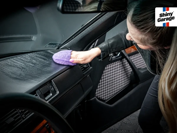 Dressing do wnętrza o satynowym wykończeniu Satin Interior Plastic Dressing - aplikacja
